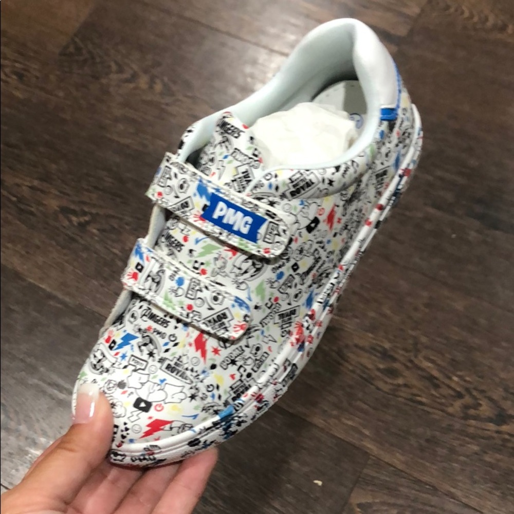 Kids sneakers